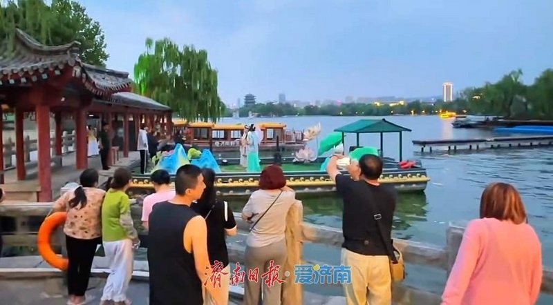 济南：明湖夜游，画中寻梦