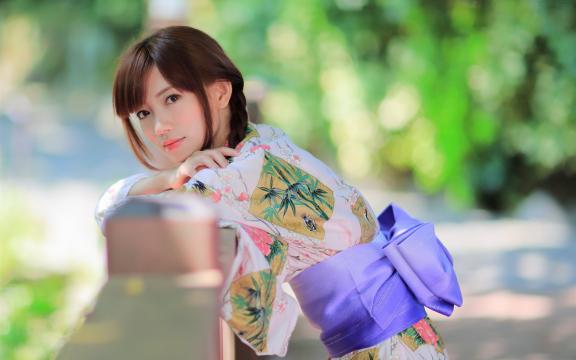 因老婆与前男友长聊陷入情感纠结，我该怎么办？
