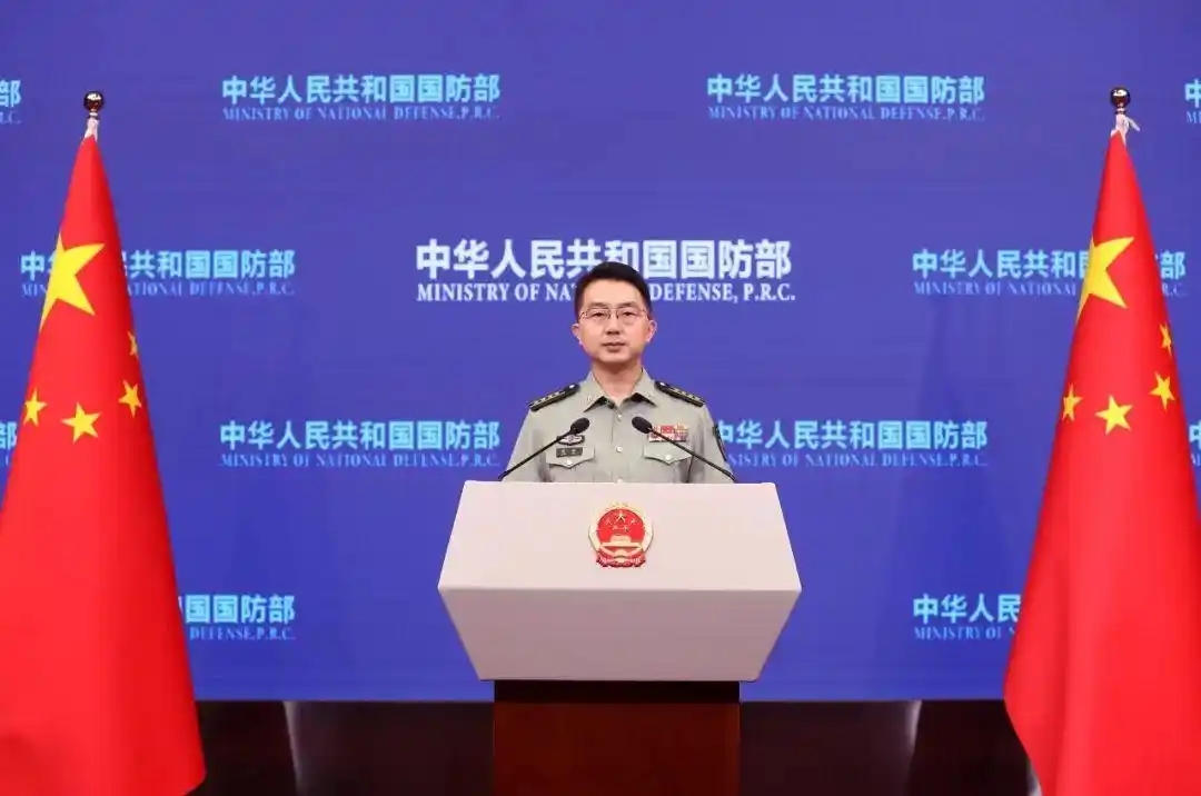 中国海警船与军舰冲撞？国防部回应