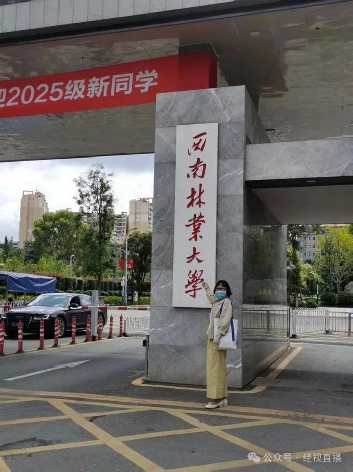 山东50岁阿姨烧伤致残后考取法学硕士
