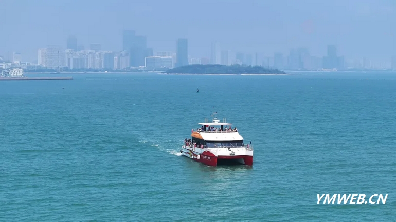 “海上看青岛”首条“宠物友好”航线启航