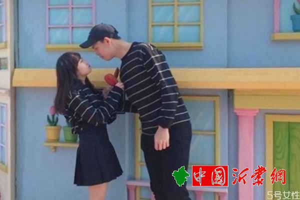 他爱你和玩你的表现 如何区分男人爱你还是玩你的