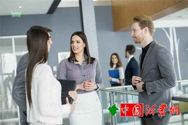男上司喜欢女下属的细节表现 男上司喜欢什么样的女下属